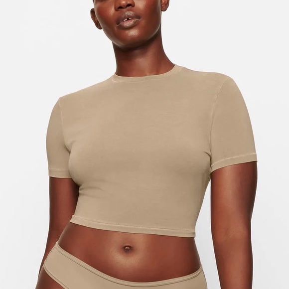 SKIMS Vintage Cropped Tee - Picture 2 of 5